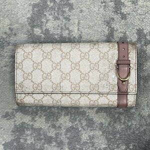 Gucci Continental Long Wallet Monogram GG Supreme Ivory Beige Belt Buckle Flap